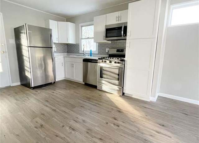 Property at 913 N 38th St, Belleville, IL 62226, 3 beds, 1 bath