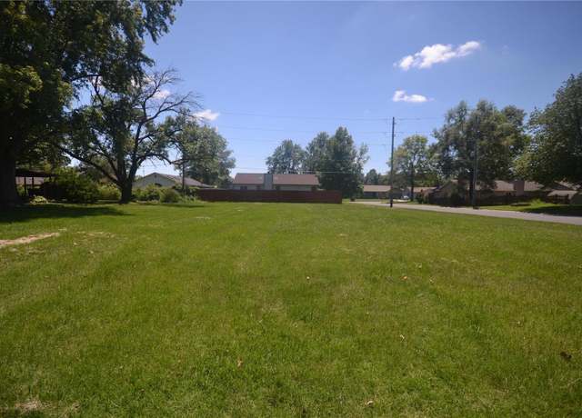 Property at 22 Elizabeth Dr, Belleville, IL 62226