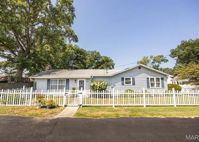 Property at 112 W Green St, Mascoutah, IL 62258, 3 beds, 1 bath