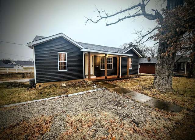 Property at 1035 Park Ave, Poplar Bluff, MO 63901, 3 beds, 2 baths