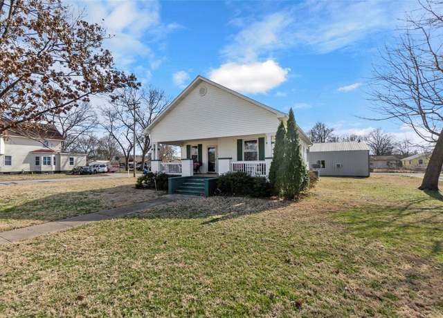 Property at 402 W Davidson Ave, Chaffee, MO 63740, 2 beds, 1 bath