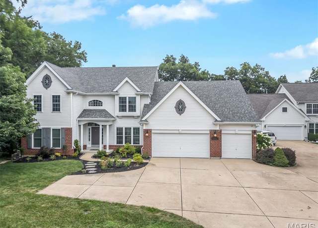 Property at 1095 Hawkins Rd, Fenton, MO 63026, 4 beds, 3.5 baths
