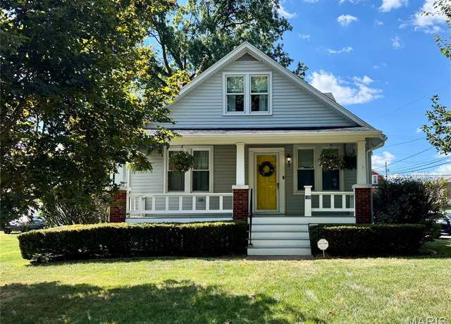 Property at 100 Verne Ave, Belleville, IL 62226, 2 beds, 2.5 baths