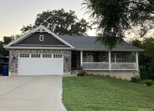 Property at 306 N Thomas St, De Soto, MO 63020, 2 beds, 2.5 baths