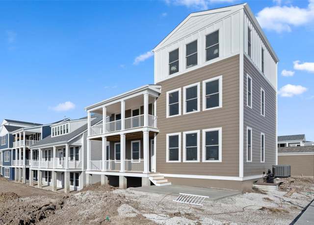 Property at 3111 Pirogue St, St Charles, MO 63301, 5 beds, 3.5 baths