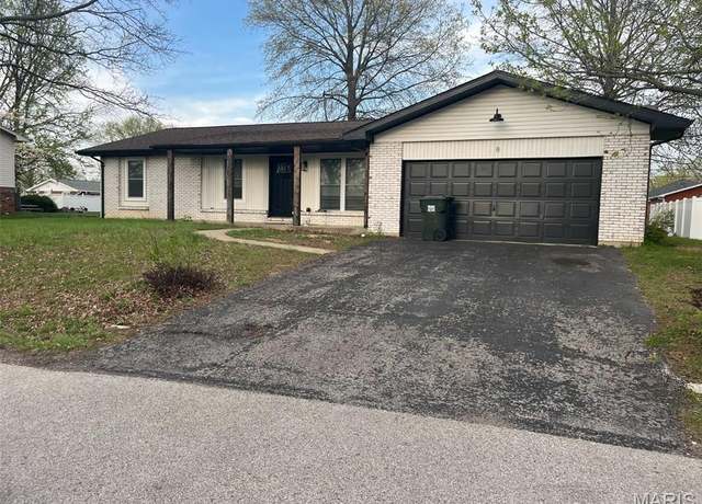 Property at 8 Carol Dr, Waterloo, IL 62298, 3 beds, 2 baths