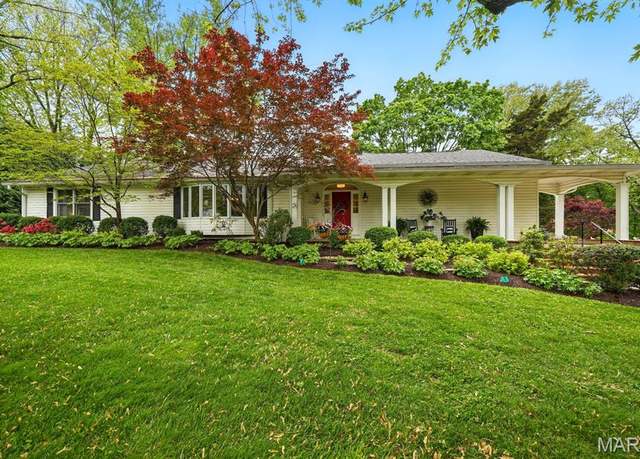 Property at 915 Woodshire Ln, Creve Coeur, MO 63141, 4 beds, 4.5 baths