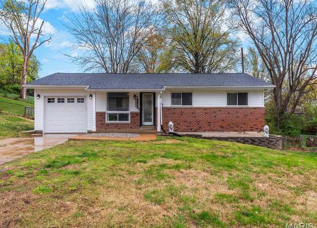 Property at 4353 Bordeaux Dr, St Louis, MO 63129, 3 beds, 2.5 baths
