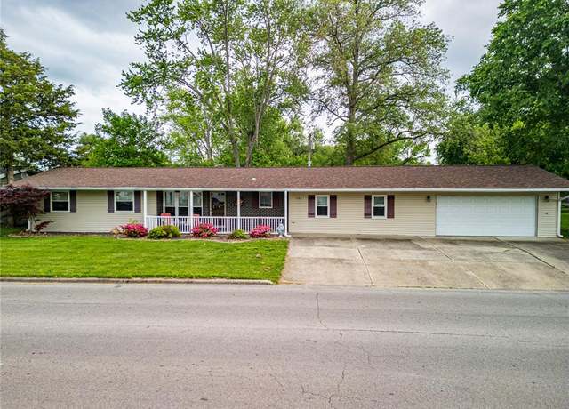 Property at 1103 W Boone St, Salem, IL 62881, 4 beds, 2 baths