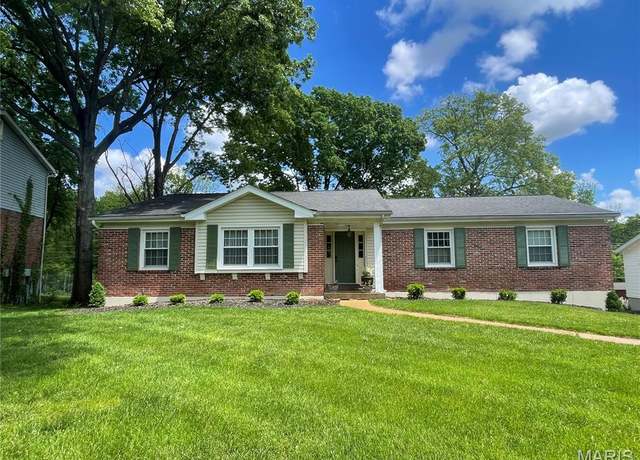 Property at 314 Wildbrier Dr, Ballwin, MO 63011, 4 beds, 3 baths