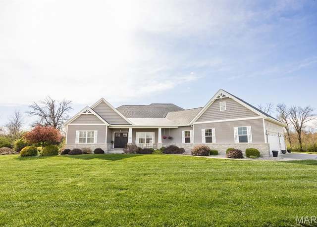 Property at 1821 Orr Ln, O'fallon, IL 62269, 4 beds, 3.5 baths