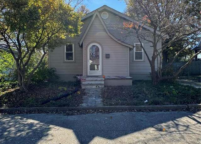 Property at 114 S 37th St, Belleville, IL 62226, 2 beds, 1 bath