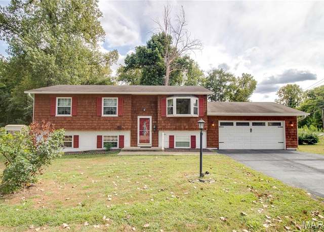 Property at 3101 Mission Rd, Alton, IL 62002, 5 beds, 1.5 baths