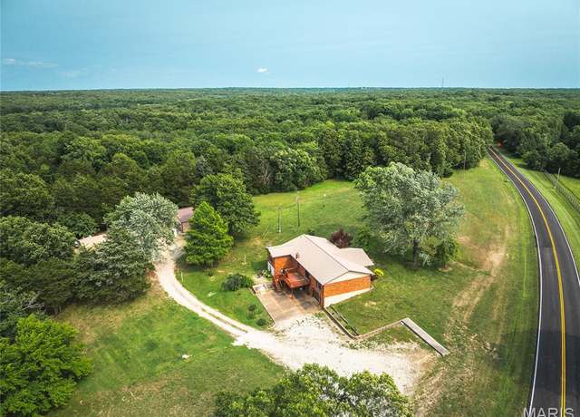 Property at 4393 Highway Dd, Cuba, MO 65453, 5 beds, 2 baths