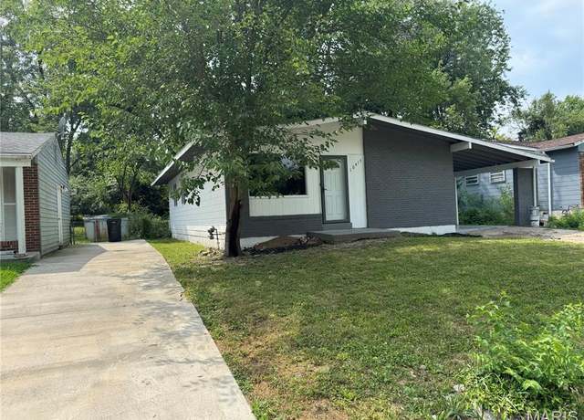 Property at 10417 Prince Dr, St Louis, MO 63136, 6 beds, 1.5 baths