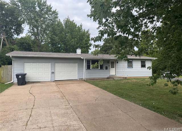 Property at 1090 Howdershell Rd, Florissant, MO 63031, 3 beds, 2 baths
