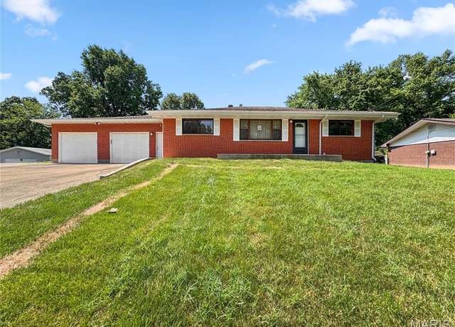 Property at 28 Geneva Dr, Caseyville, IL 62232, 3 beds, 2 baths