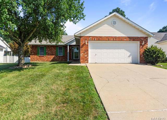 Property at 621 Hartman Ln, Waterloo, IL 62298, 3 beds, 2 baths