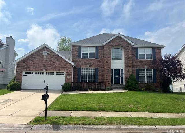 Property at 2240 Birmingham Dr, Shiloh, IL 62221, 4 beds, 3.5 baths