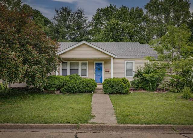 Property at 701 E Liberty St, Farmington, MO 63640, 4 beds, 1 bath