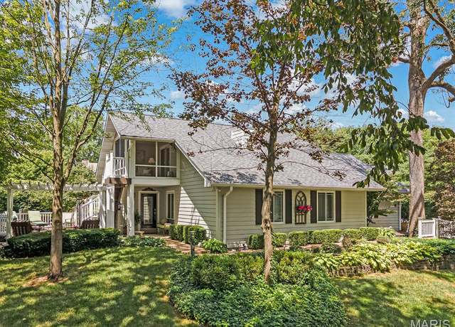 Property at 401 John Henry St, Belleville, IL 62220, 4 beds, 3 baths
