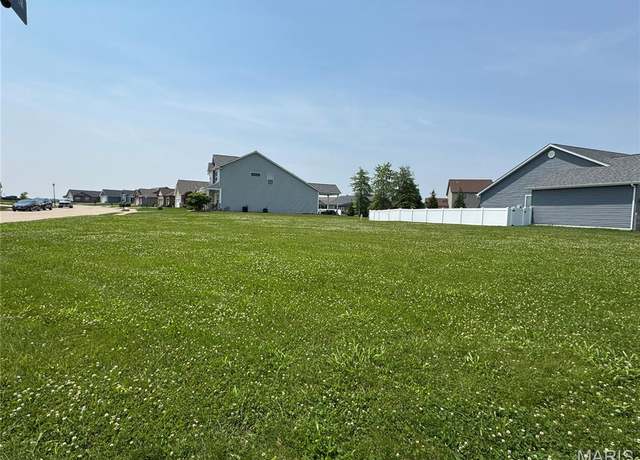 Property at 420 Chamberlain Dr, Troy, IL 62294