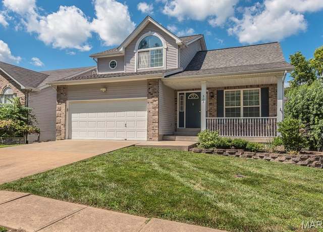 Property at 513 Winter Bluff Dr, Fenton, MO 63026, 4 beds, 2.5 baths