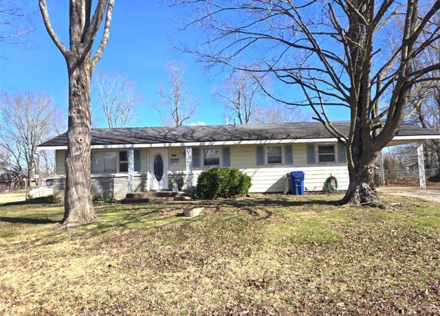 Property at 1215 Ozark St, Houston, MO 65483, 4 beds, 2 baths