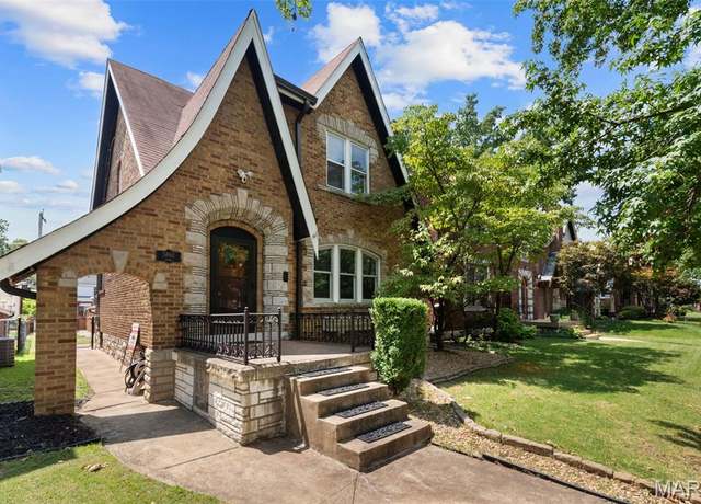 Property at 5862 Itaska St, St Louis, MO 63109, 2 beds, 1.5 baths