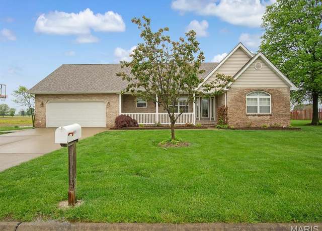 Property at 1421 Flint St, Red Bud, IL 62278, 3 beds, 3 baths
