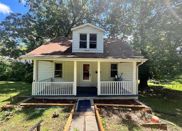 Property at 1305 Clawson St, Alton, IL 62002, 3 beds, 1 bath