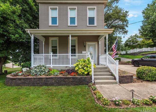 Property at 220 W Cleveland Ave, Belleville, IL 62220, 4 beds, 2 baths