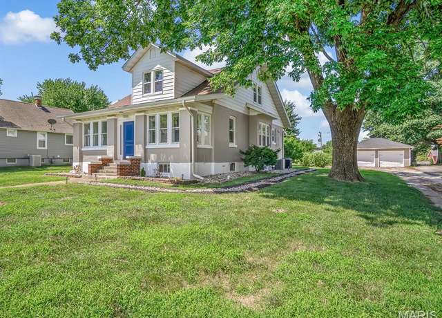 Property at 611 N Market St, Waterloo, IL 62298, 4 beds, 2.5 baths