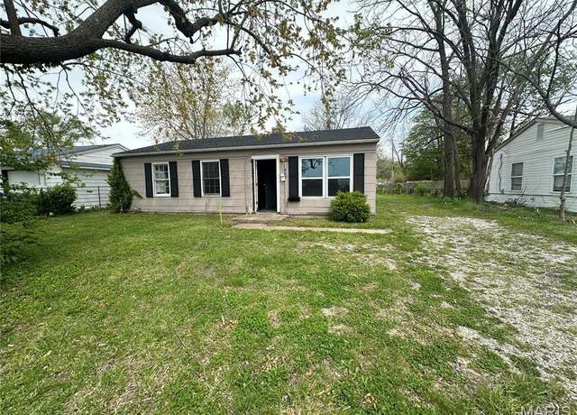 Property at 607 Saint Monica Dr, East St Louis, IL 62206, 3 beds, 1 bath