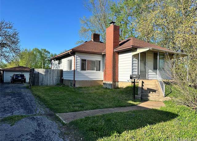 Property at 301 W Arlee Ave, St Louis, MO 63125, 2 beds, 1 bath