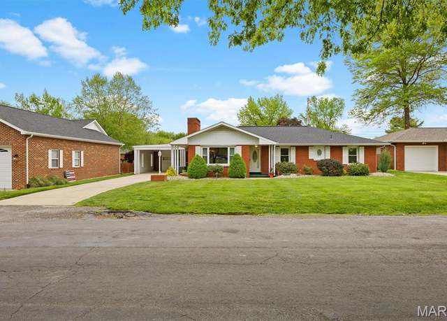 Property at 1701 Spruce St, Highland, IL 62249, 3 beds, 2.5 baths