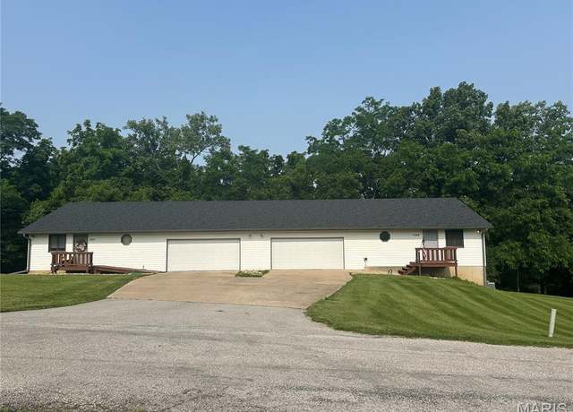 Property at 1747-1749 Bay Ave, Hannibal, MO 63401, 3 beds, 2.5 baths