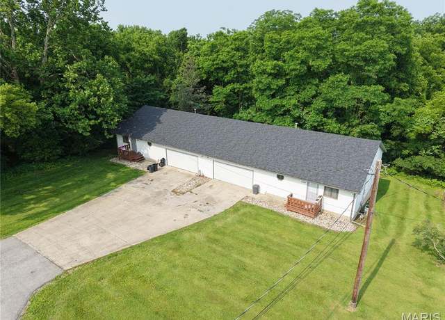 Property at 1747-1749 Bay Ave, Hannibal, MO 63401, 6 beds, 5 baths