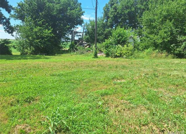 Property at 10325 Rose Rd, St Jacob, IL 62281, 3 beds, 1 bath