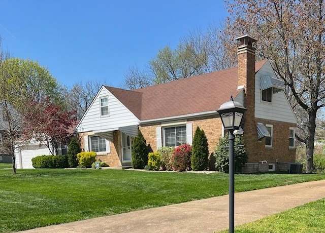 Property at 9865 Berwick Dr, St Louis, MO 63123, 3 beds, 2.5 baths