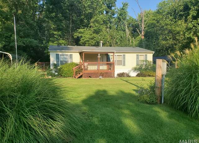 Property at 19617 Pam Ln, Carlyle, IL 62231, 3 beds, 2 baths