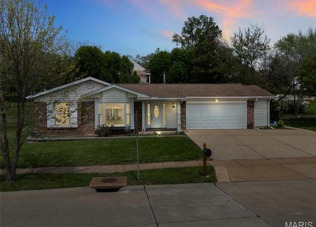 Property at 4611 Mcilroy Dr, Mehlville, MO 63128, 3 beds, 2 baths