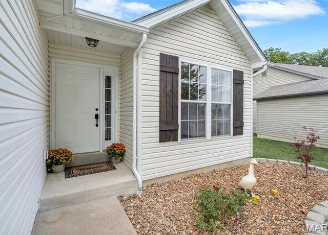 Property at 505 Indian Lake Dr, Wright City, MO 63390, 3 beds, 2.5 baths