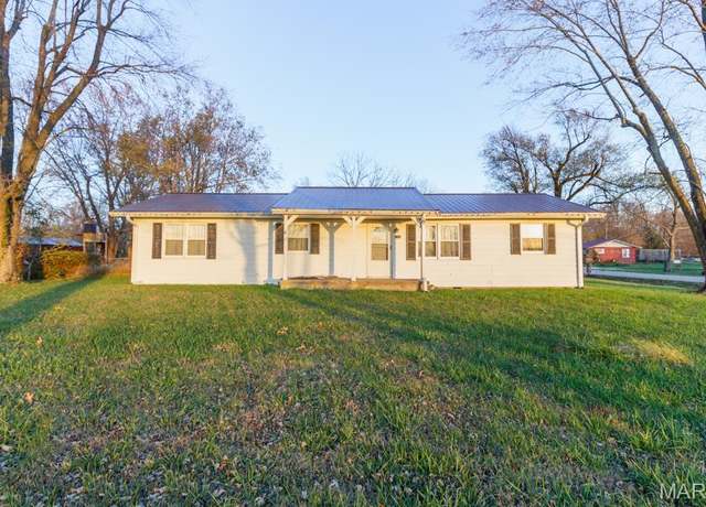 Property at 1006 Tower Rd, Lebanon, MO 65536, 4 beds, 2 baths