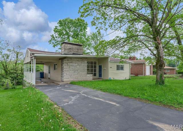 Property at 5124 Rockingham Dr, St Louis, MO 63121, 3 beds, 2 baths