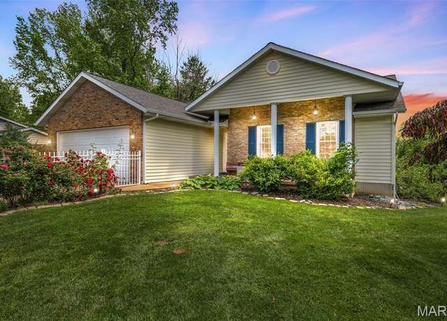Property at 122 N Westwood Dr, Farmington, MO 63640, 3 beds, 2 baths