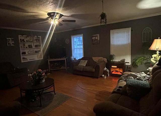 Property at 712 E Gladys, Sikeston, MO 63801, 4 beds, 1.5 baths