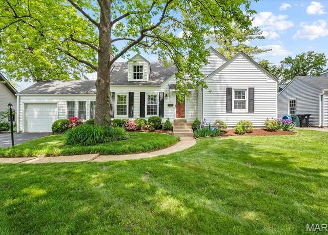 Property at 401 Fairway Ln, Kirkwood, MO 63122, 3 beds, 2 baths