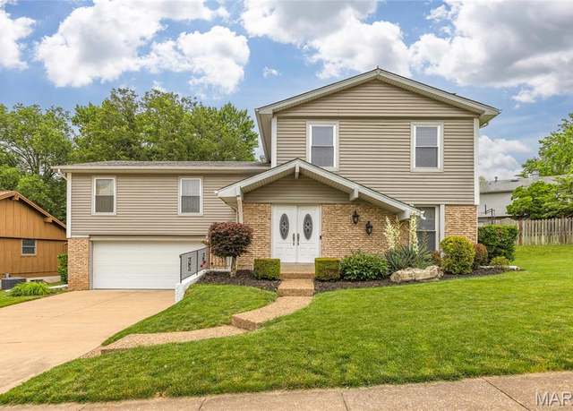Property at 4477 Vermilion Dr, St Louis, MO 63128, 3 beds, 2.5 baths