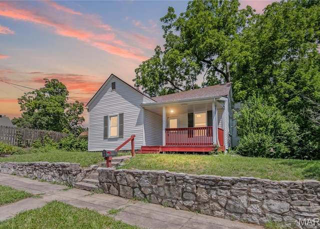 Property at 704 Miller St, Alton, IL 62002, 1 bath